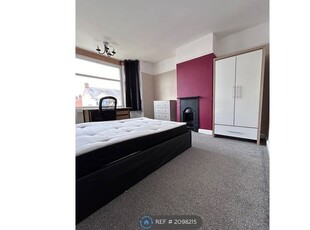 Room to rent in Wyken Avenue, Coventry CV2