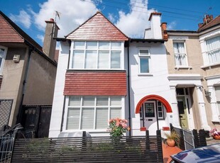Semi-detached house to rent in Carlton Drive, Leigh-On-Sea SS9