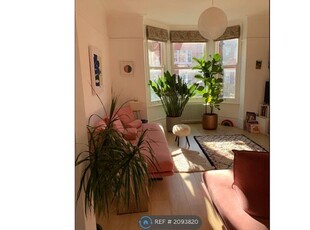 Terraced house to rent in London, London N2