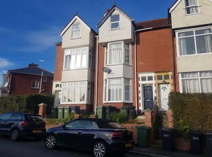 Semi-detached house to rent in Sylvan Road, Exeter EX4