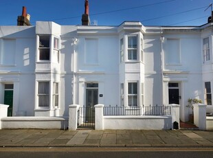 Terraced house to rent in Clifton Street, Brighton BN1