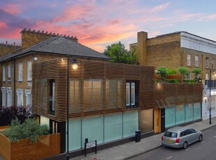 Terraced house to rent in Halliford Street, Canonbury N1