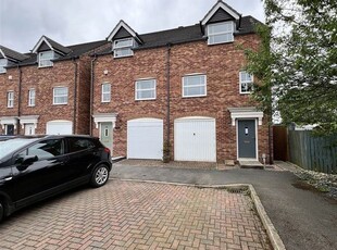 Town house to rent in Sandwath Drive, Church Fenton LS24