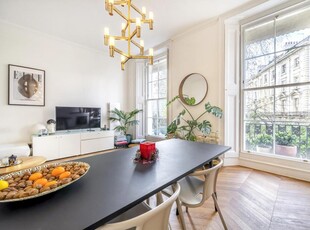 1 bedroom Flat for sale in Porchester Square, Bayswater W2