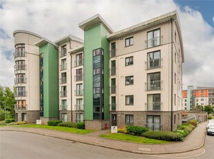 2 bed second floor flat for sale in Lochend