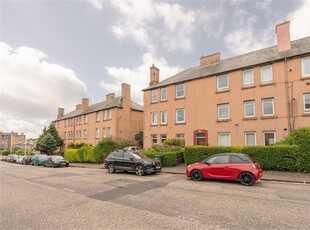 2 bed second floor flat for sale in Marionville