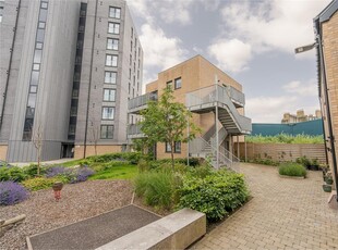 2 bed top floor flat for sale in Easter Road