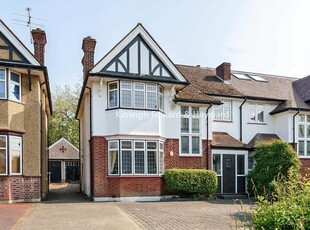 4 bedroom House for sale in Wynchgate, Winchmore Hill N21