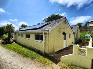 Bungalow to rent in Church Road, Penryn TR10