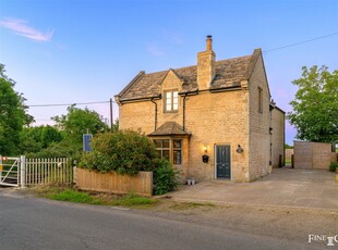 Cottage for sale with 4 bedrooms, Uffington | Fine & Country