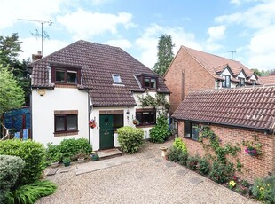 Country house for sale in Westwick Row, Hemel Hempstead, Hertfordshire HP2
