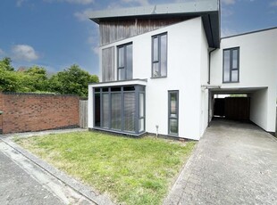 Detached house to rent in Faringdon Court, Basingstoke, Hampshire RG24