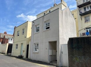 Detached house to rent in Farm Road, Hove BN3
