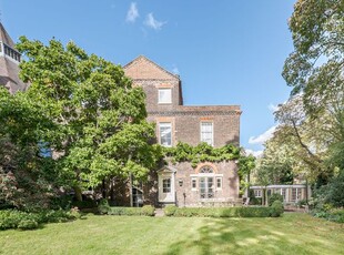 Detached house to rent in Rosslyn Hill, London NW3