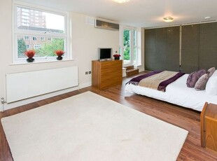 Detached house to rent in St Johns Wood Park, St Johns Wood NW8