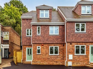 End terrace house to rent in Broadmead, Tunbridge Wells TN2