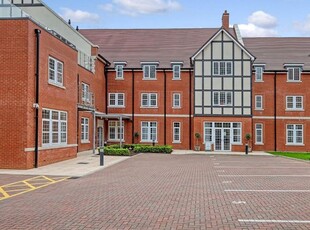 Flat for sale in Lambourne Road, Chigwell IG7