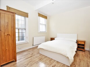 Flat to rent - Bromley Road, Catford, SE6
