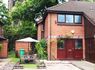 Flat to rent in Ambrose Gardens, West Didsbury, Didsbury, Manchester M20