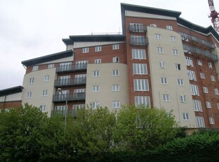 Flat to rent in Aspects Court, Slough SL1