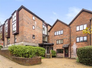 Flat to rent in Bilberry Court, Staple Gardens, Winchester SO23