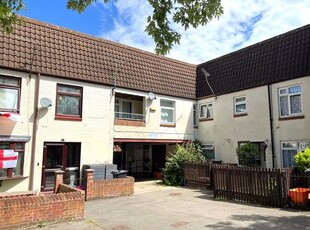 Flat to rent in Braxteds, Laindon, Basildon SS15