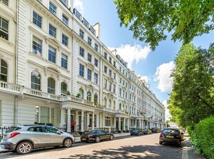 Flat to rent in Cornwall Gardens, Kensington, London SW7