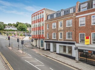Flat to rent in Crendon Street, High Wycombe, Buckinghamshire HP13
