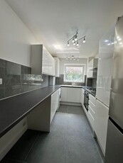Flat to rent in Glengall Road, Woodford Green IG8