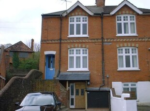Flat to rent in High Street, Guildford GU1