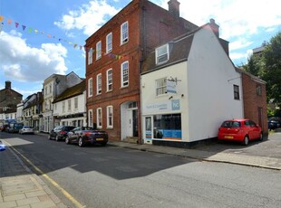 Flat to rent in High Street, Huntingdon PE29