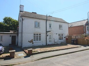 Flat to rent in Junction Road, Andover, Hampshire SP10