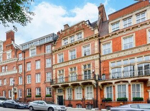 Flat to rent in Kensington Court, Kensington, London W8
