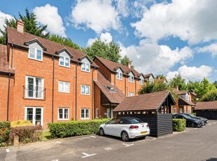 Flat to rent in Laura Close, Compton, Winchester SO21