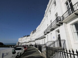 Flat to rent in Lewes Crescent, Brighton BN2