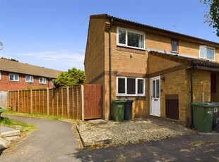 Flat to rent in Maple Close, Hardwicke, Gloucester, Gloucestershire GL2