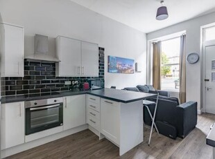 Flat to rent in Montague Street, Edinburgh EH8