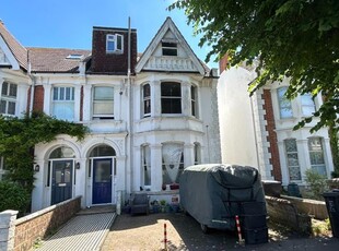 Flat to rent in Rutland Gardens, Hove BN3
