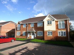 Flat to rent in Shropshire Way, West Bromwich B71