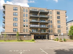 Flat to rent in Slough, Berkshire SL1