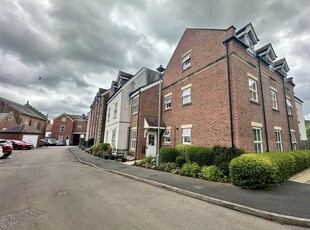 Flat to rent in Stokes Mews, Newent GL18