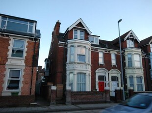 Flat to rent in Victoria Road North, Southsea, Portsmouth PO5