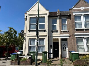 Flat to rent in Woolwich Road, Bexleyheath DA7