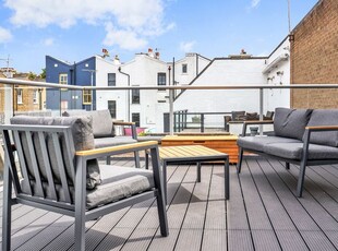 Mews house to rent in Alba Place, London W11