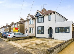Semi-detached house to rent in Malvern Road SN2,
