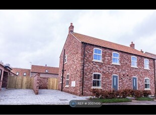 Semi-detached house to rent in North Road, Driffield YO25