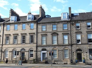 Studio to rent in York Place, New Town, Edinburgh EH1