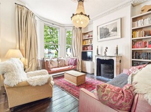 Terraced house to rent in Chesterton Road, London W10