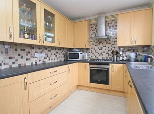 Terraced house to rent in Randall Close, Langley SL3