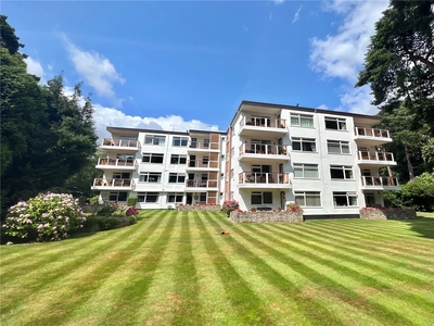 Martello Road South, Canford Cliffs, Poole, BH13 3 bedroom flat/apartment in Canford Cliffs